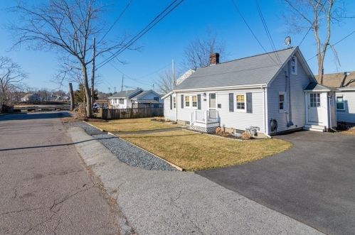 57 Brewster Rd, Weymouth, MA 02191-1401