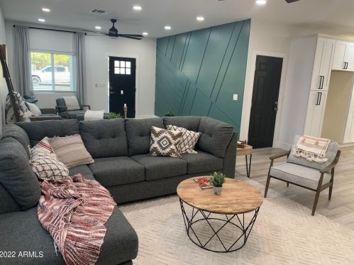 2022 22 Pl, Phoenix AZ 85042-8100 exterior