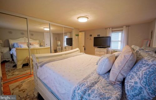 61 Barber Ave, West Deptford NJ 08096-2832 exterior