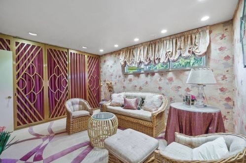 32 Brookshire Rd, Worcester MA 01609-1252 exterior