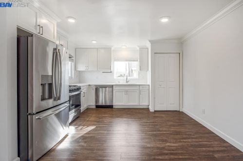 13095 Neptune Dr, San Leandro CA  94577-3130 exterior