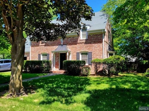 149 Phelps Ave, Cresskill NJ  07626-2423 exterior