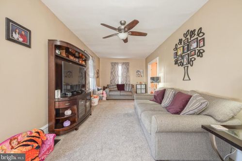 523 Lincoln Ave, West Deptford NJ 08066-1136 exterior