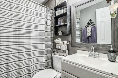 6302 Clarendon Ave, Phoenix AZ 85018-5710 exterior