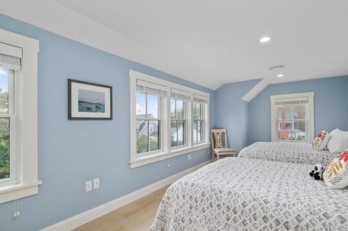 125 Seaview St, Chatham MA 02633-2330 exterior