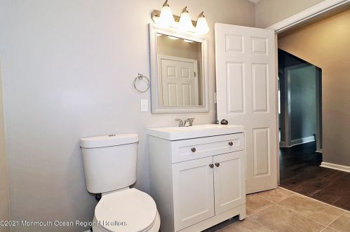 480 Veterans Hwy, Jackson Twp NJ 08527-5122 exterior