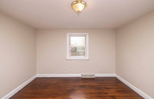 194 Hart St, Taunton MA 02780-6945 exterior