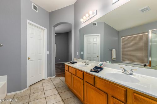 16025 18 Dr, Phoenix AZ 85045-1774 exterior