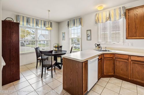 9 Fernwood Dr, Tinton Falls NJ 07712-8713 exterior