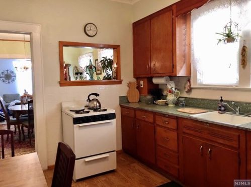 48 Dukes St, Kearny NJ 07032-3928 exterior