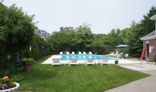 164 Quincy Shore Dr, Quincy MA 02171-2940 exterior