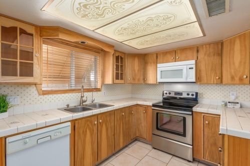 9801 37 Dr, Phoenix AZ 85053-2806 exterior