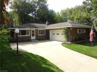 945 Schaaf Rd, Cleveland, OH 44109-4642