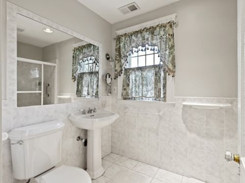 29 Furber Ln, Newton MA 02459-1503 exterior