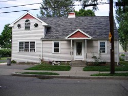 62 Faxon St, Newton, MA 02458-1035