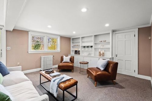 55 Farlow Rd, Newton MA 02458-2439 exterior