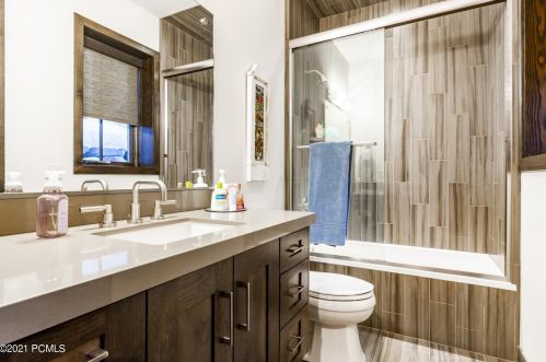 2424 Iron Mtn Dr, Park City UT 84060-6559 exterior