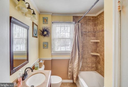 160 Laurel St, West Deptford NJ 08096-1835 exterior