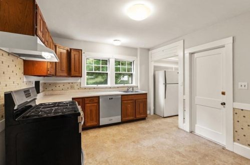 147 Highland Ave, Arlington MA 02476-7846 exterior