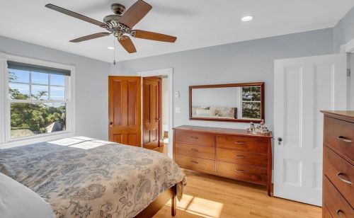 12 Baker Ave, Beverly MA 01915-3504 exterior