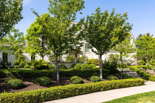 1918 Siesta Dr, Sandy UT 84093-6139 exterior