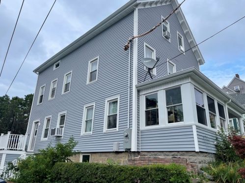 44 French St, Fall River, MA 02720-3512