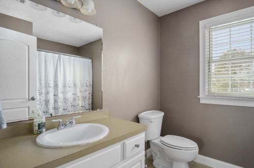 62 Chelsea Dr, Seekonk MA 02771-4923 exterior