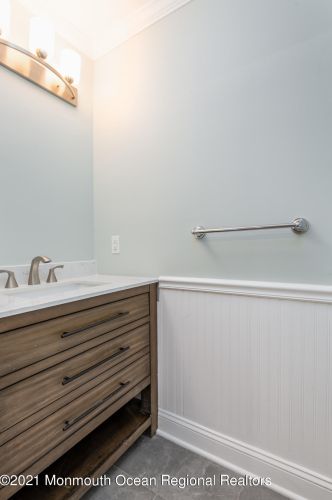 10 Essex Dr, Little Silver NJ  07739-1230 exterior