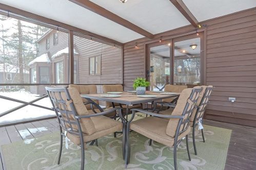 11 Robin Rd, Norfolk MA 02056-1731 exterior