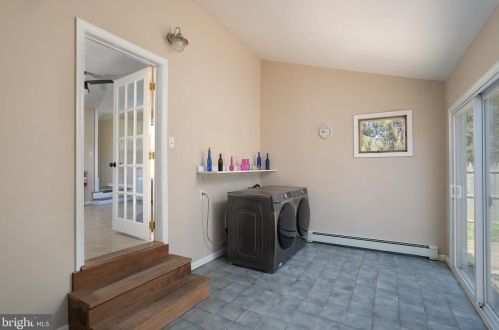 450 New York Ave, Columbus NJ 08022-2021 exterior