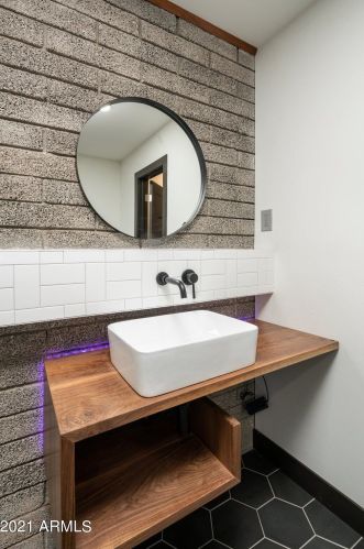 1413 Edgemont Ave, Phoenix AZ 85035-1809 exterior