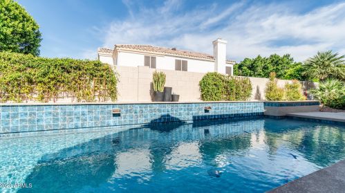 14015 33rd St, Phoenix AZ  85044-8715 exterior