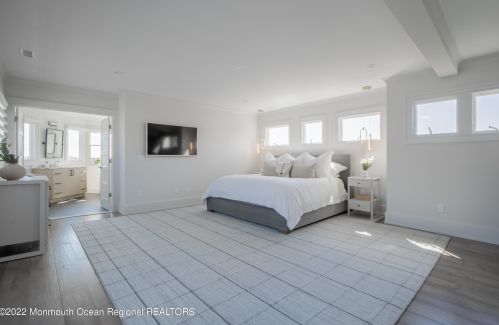 670 Little Silver Point Rd, Little Silver NJ  07739-1737 exterior