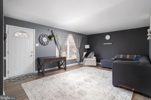 808 Mail Ave, West Deptford NJ  08096-6515 exterior