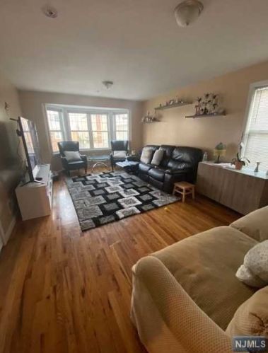 2 Kingsland Ave, East Newark NJ  07029-1609 exterior