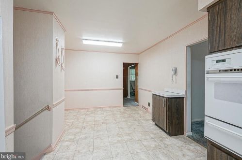 616 Chestnut Ave, West Deptford NJ 08097-1604 exterior