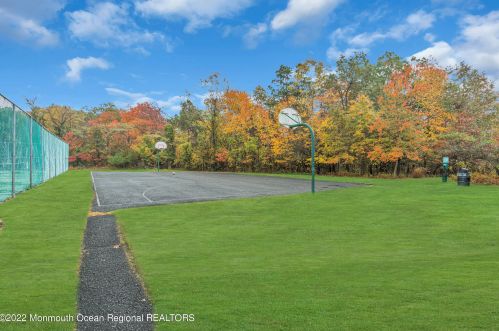 11 Charles Ct, Tinton Falls NJ 07712-7941 exterior