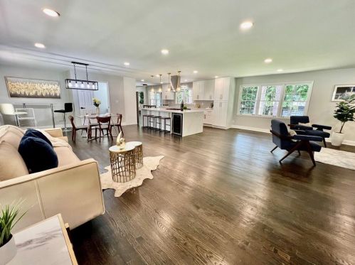 2022 Deren Way, Atlanta GA  30345-3710 exterior