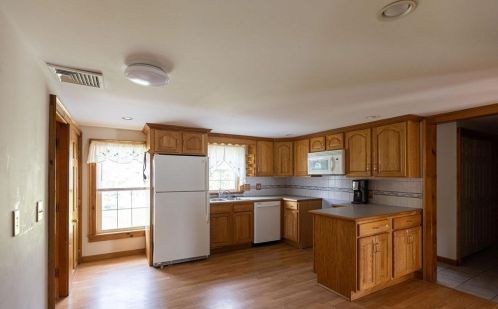 51 Grv St, North Brookfield MA 01535-1944 exterior