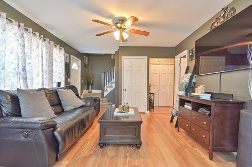 42 Raymond St, Fall River MA 02723-2823 exterior