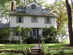 100 Brackett Rd, Newton, MA 02458-2614