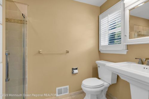 208 Winding Way, Little Silver NJ 07739-1763 exterior