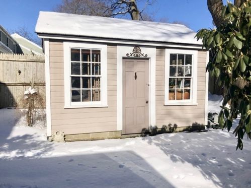 32 Old Farm Rd, Dedham MA 02026-4115 exterior