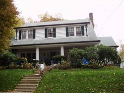 26 Burr Rd, Newton, MA 02459-1404