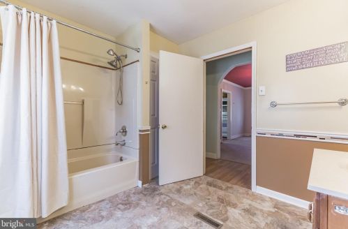 1200 Hessian Ave, West Deptford NJ 08093-1936 exterior