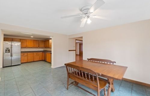 1086 Burt St, Taunton MA 02780-5166 exterior