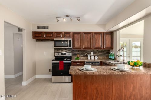 2337 Altadena Ave, Phoenix AZ 85028-1908 exterior