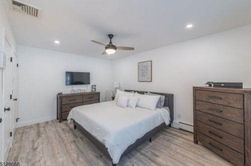 30 Stratfordshire Dr, Wantage NJ  07461-4223 exterior