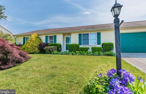 2 Wesley Dr, Carlisle PA 17015-4377 exterior