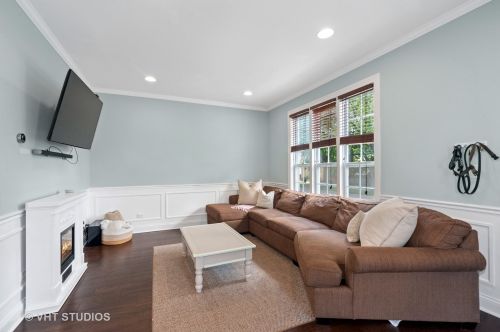 1513 Clinton Ave, Forest View, IL 60402-1344